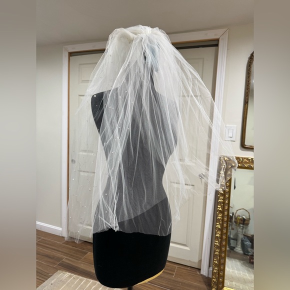 Beaded Wedding Veil 👰🏾‍♀️ - Picture 3 of 7